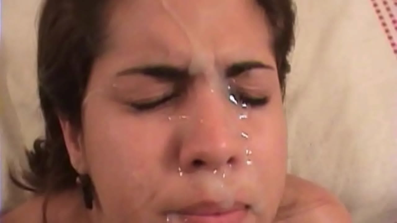 Ang matahum nga Latin nga brunette adunay bastos nga sekso