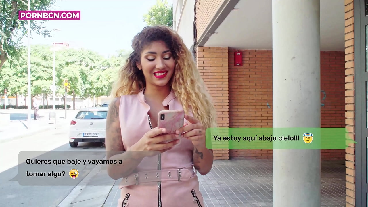 Ang dili matinud-anon nga asawa hapit na makighilawas sa iyang batan-ong hinigugma samtang nagtrabaho ang iyang bana. Latina nga adunay mga tits ug usa ka dako nga asno. Venus Aphrodite.