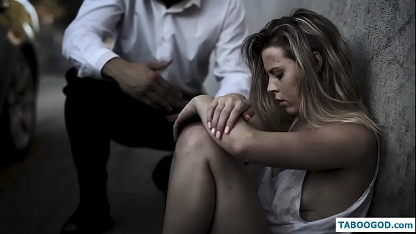 Kinky nga mga istorya: walay puy-anan nga tin-edyer nga babaye